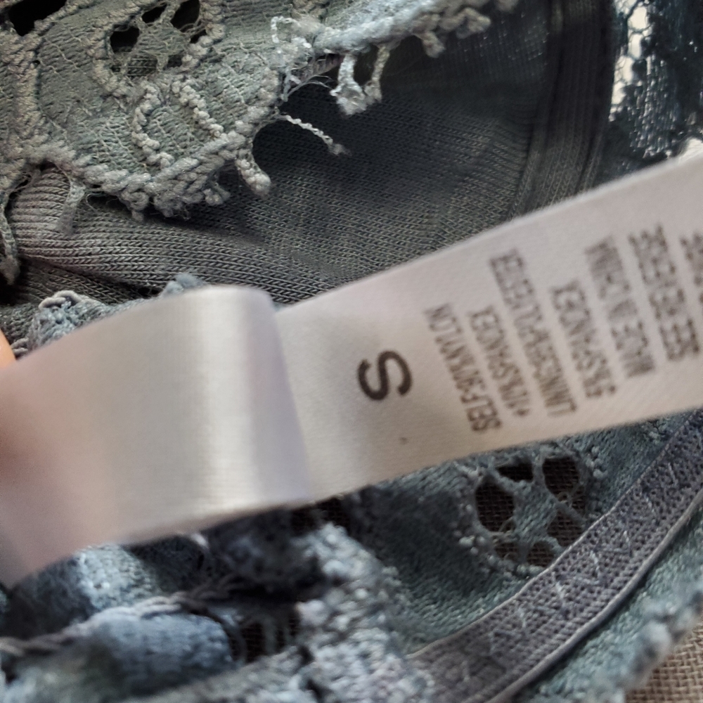 Size small bra - Picture 3 of 4